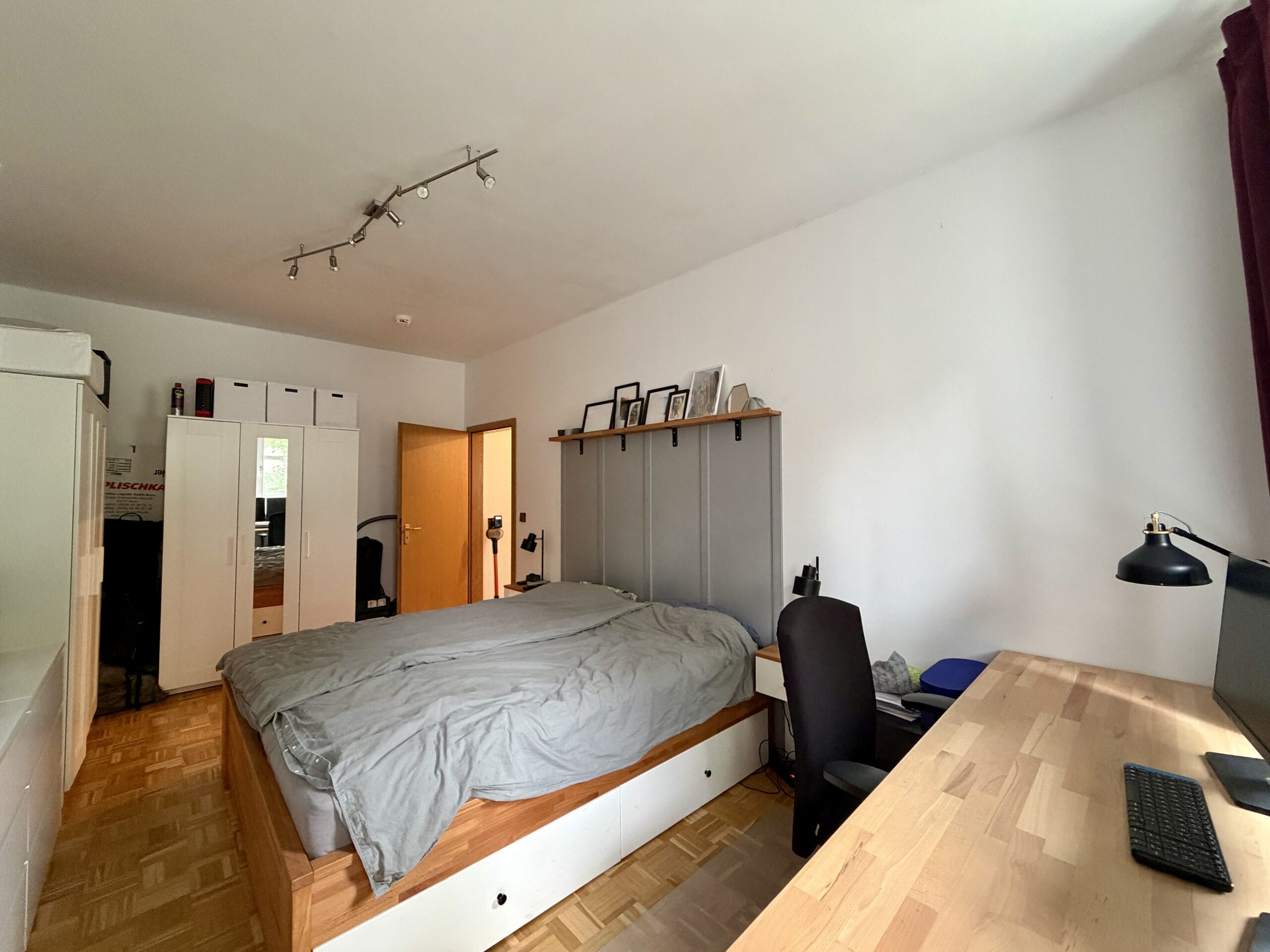 Schlafzimmer III