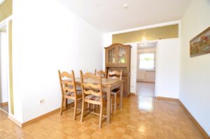 Esszimmer mit Küchenzugang